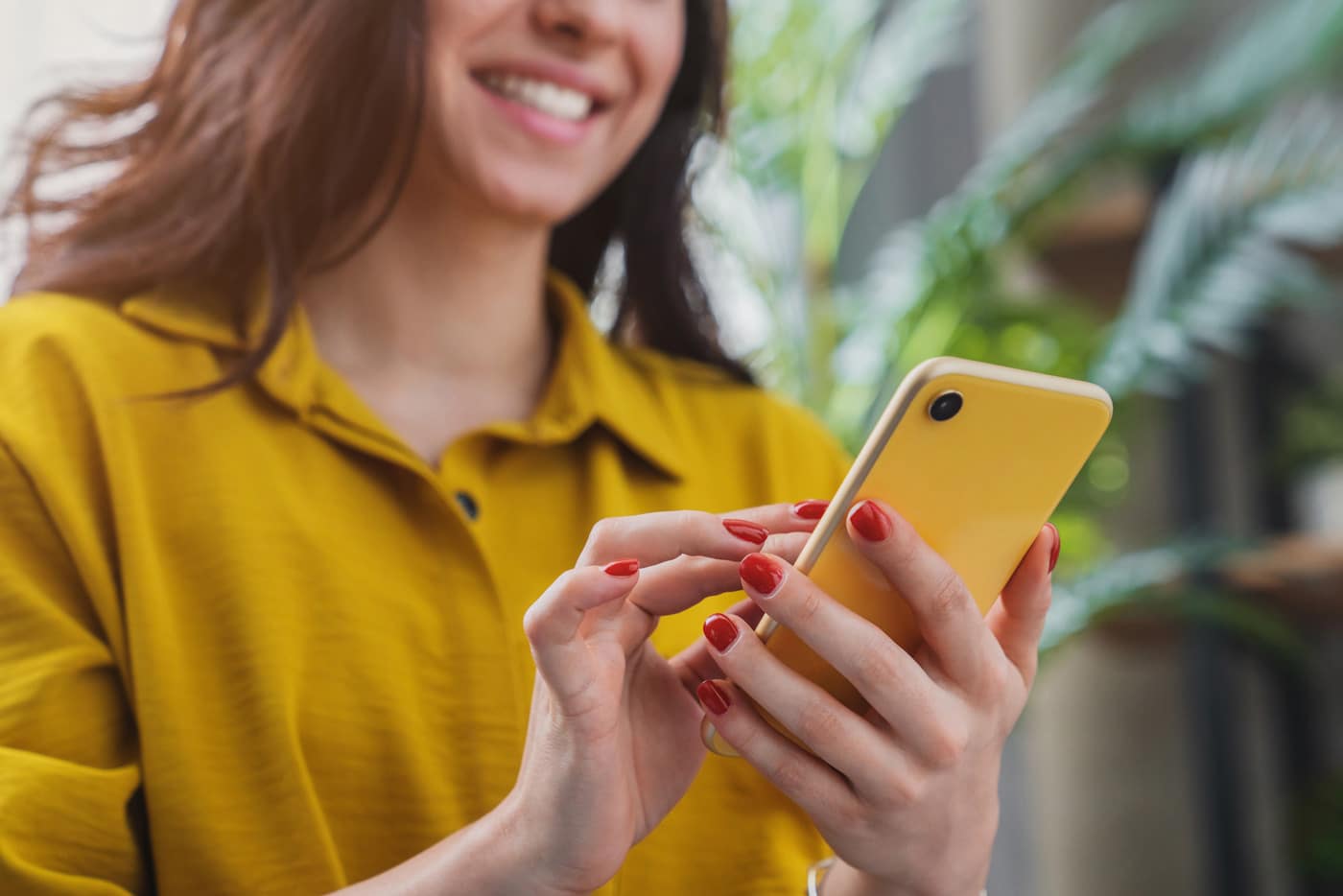 women-holding-a-phone